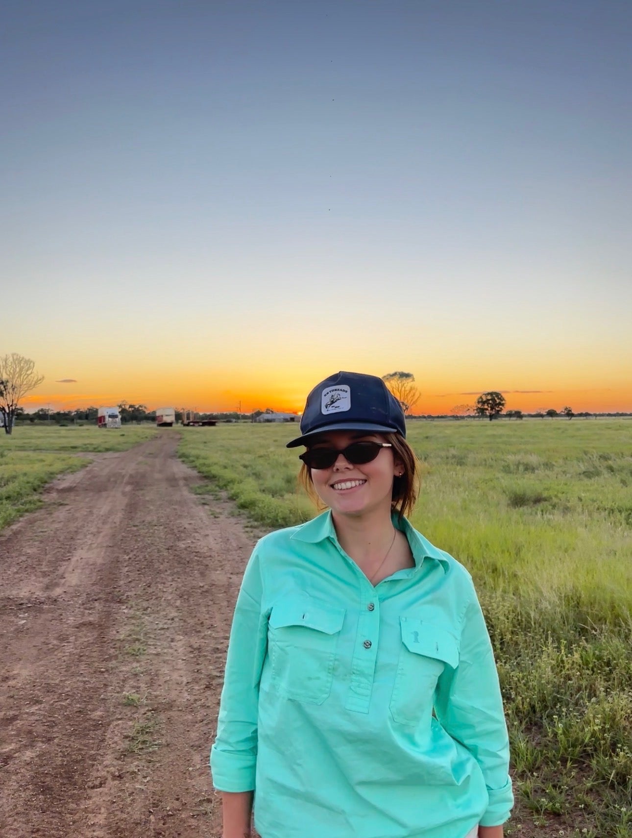 NAVY BLUE ROPER CAP